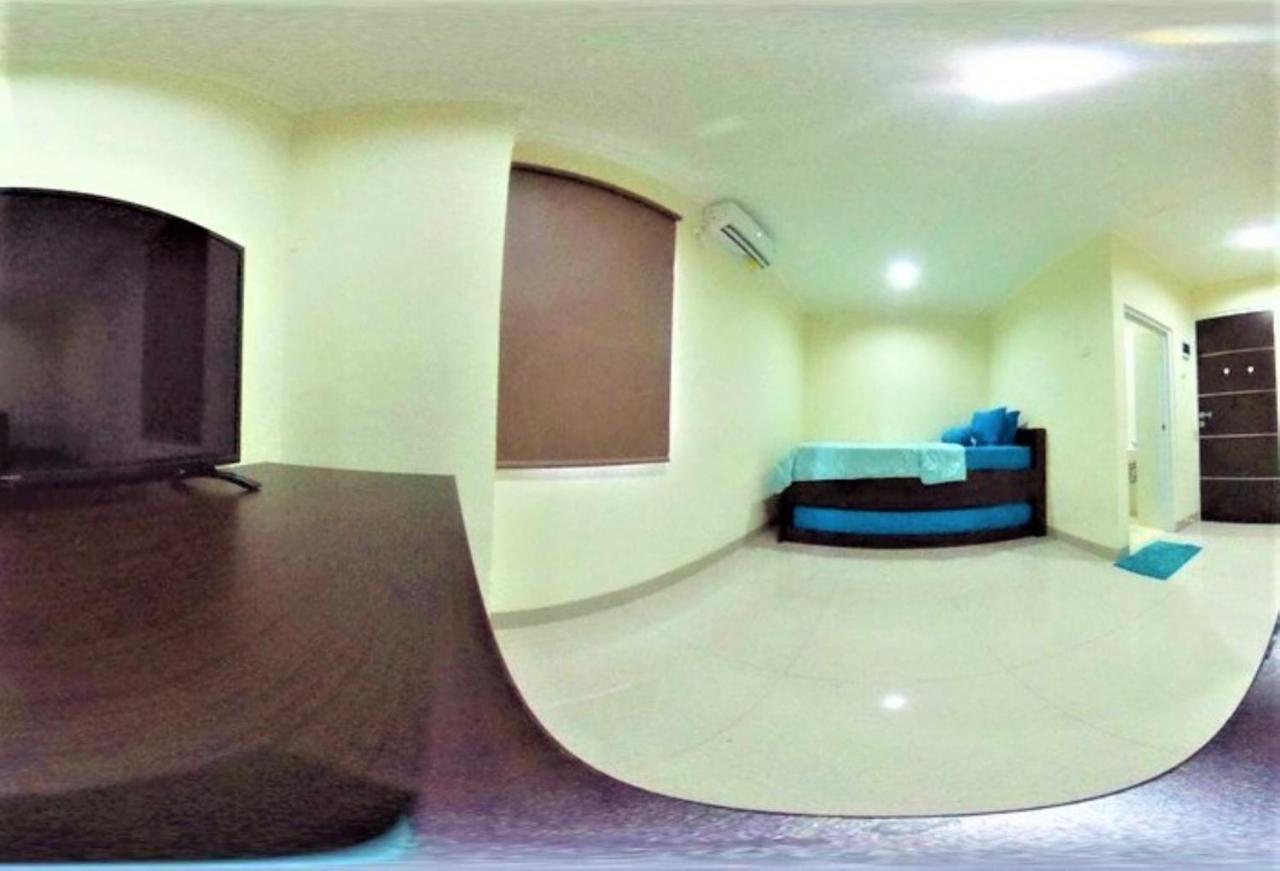 Giant Kost Hotel Tangerang Exterior photo